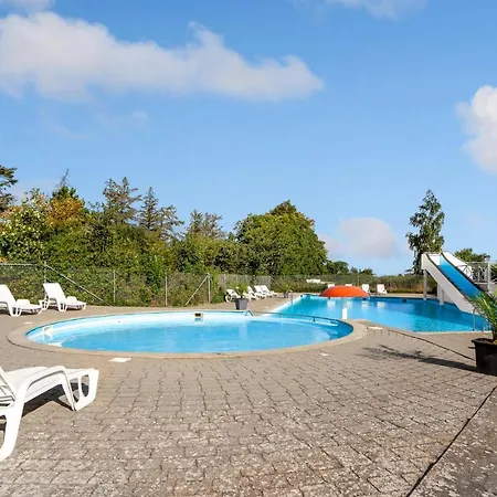 2 Bedroom Pet Friendly In Semesterbostad